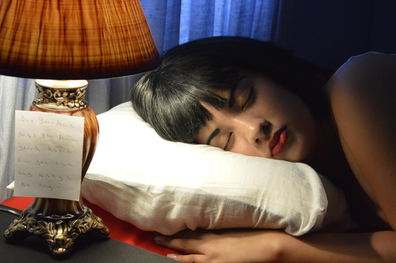 Sonno profondo: come il cervello si ripulisce durante la notte
