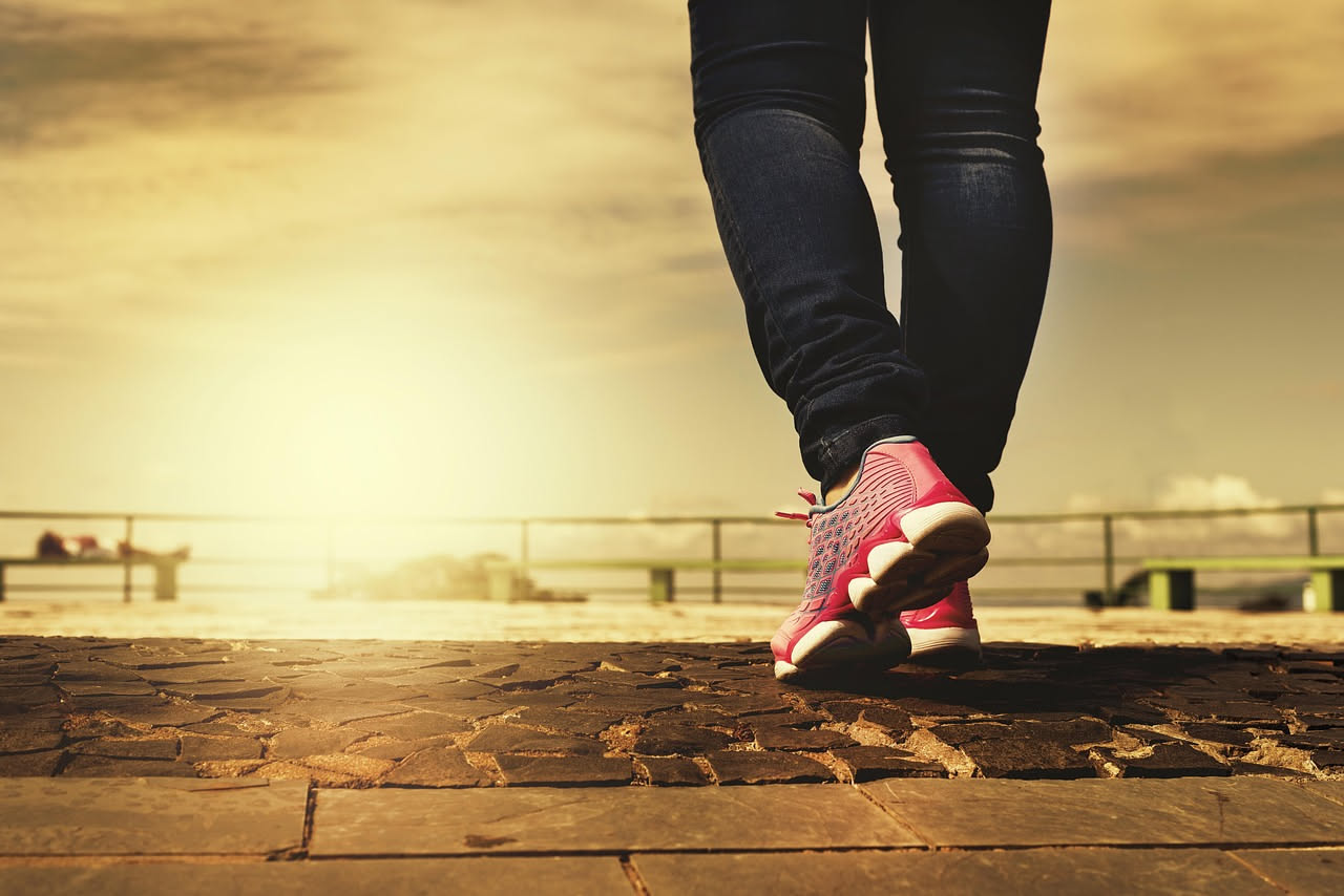Equilibrio in piedi: quali esercizi servono davvero agli over 50