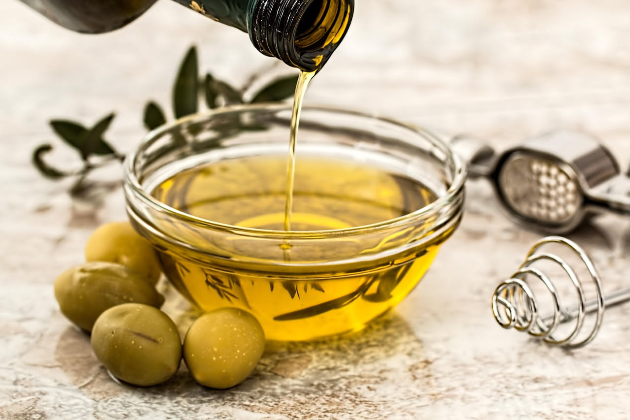 Olio extravergine ogni giorno: perché i monoinsaturi proteggono il cuore