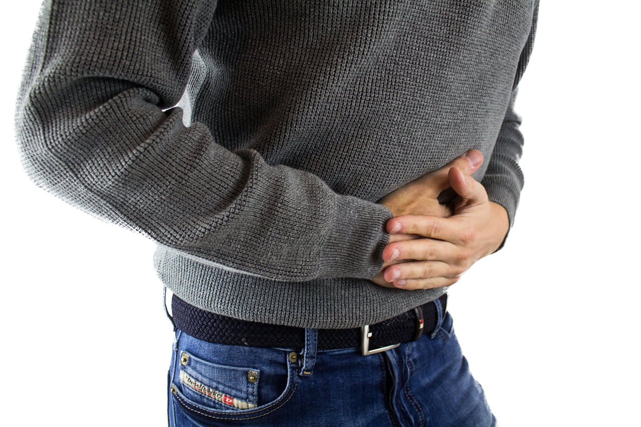 Digestione notturna: cosa accade allo stomaco mentre dormi