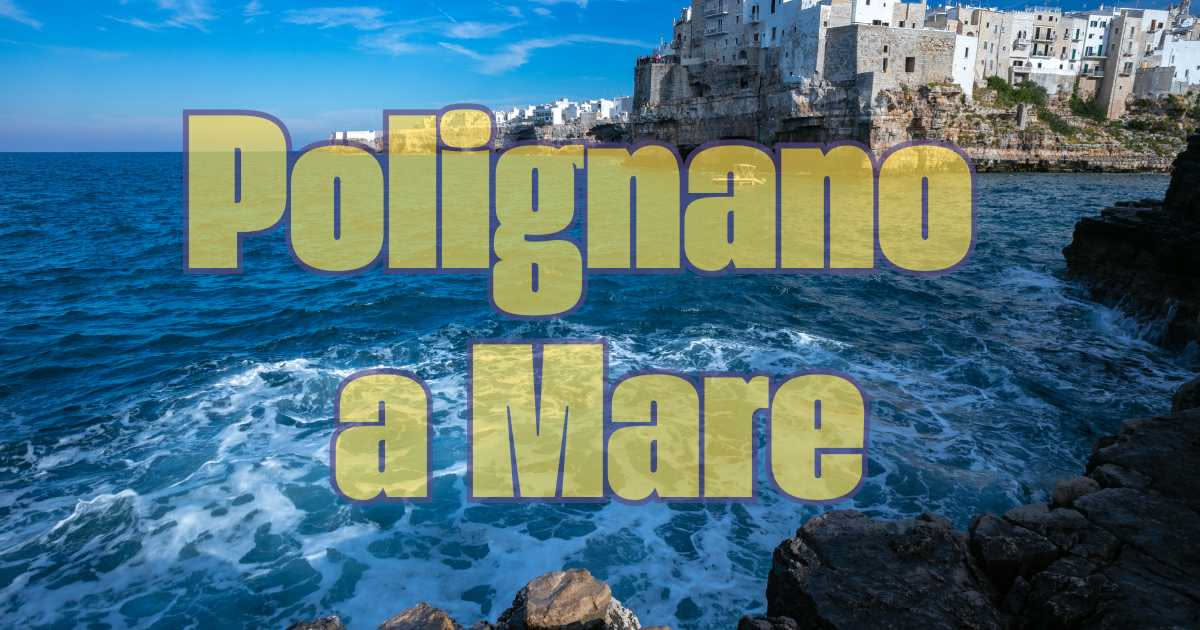 Diversi tipi di alghe secche - nori, wakame, dulse - disposte in ciotole di vetro su fondo bianco con gocce d'acqua
