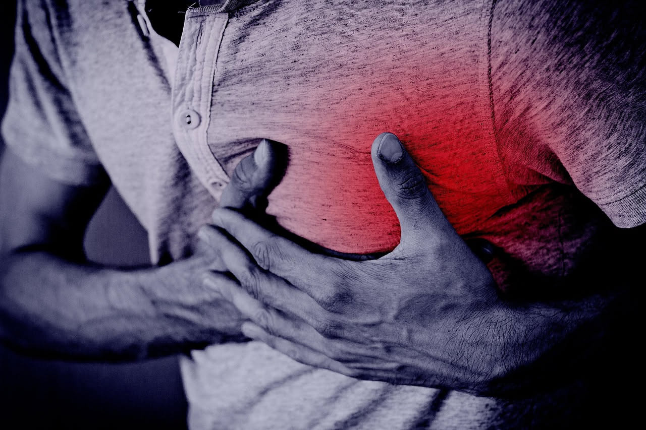 Infarto nelle donne: i sintomi diversi che il medico deve riconoscere