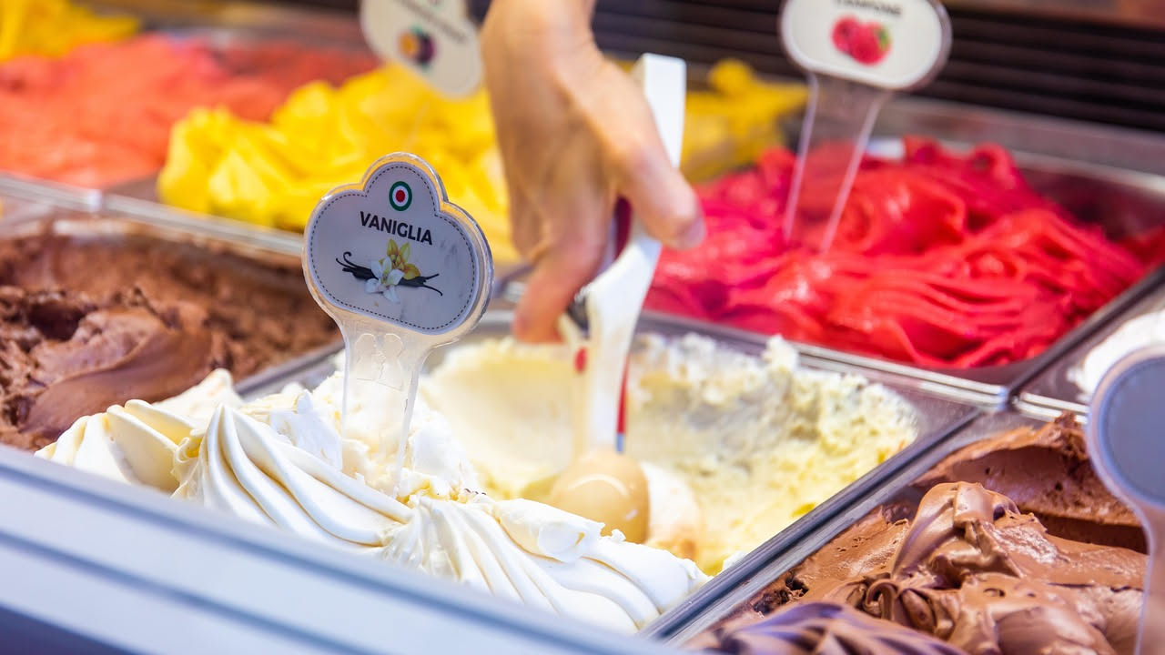 Cosa succede a chi mangia gelato al posto del pranzo: la verità