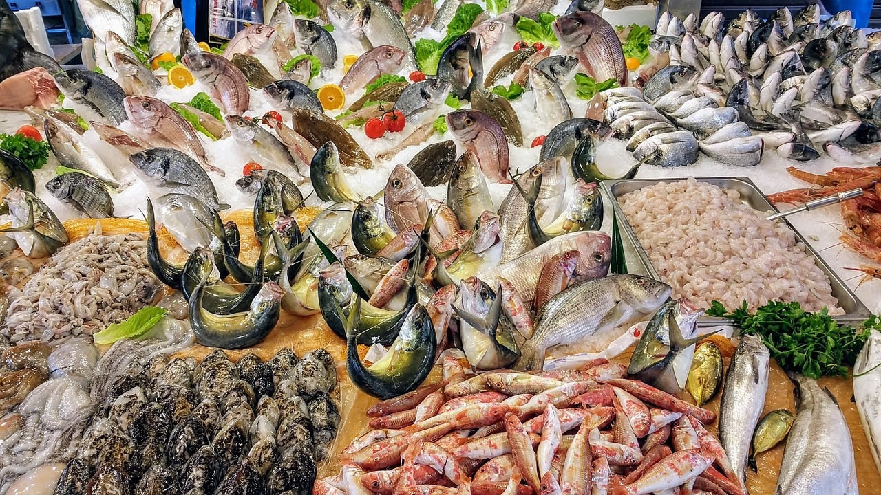 Cosa succede a chi mangia pesce due volte a settimana: i benefici