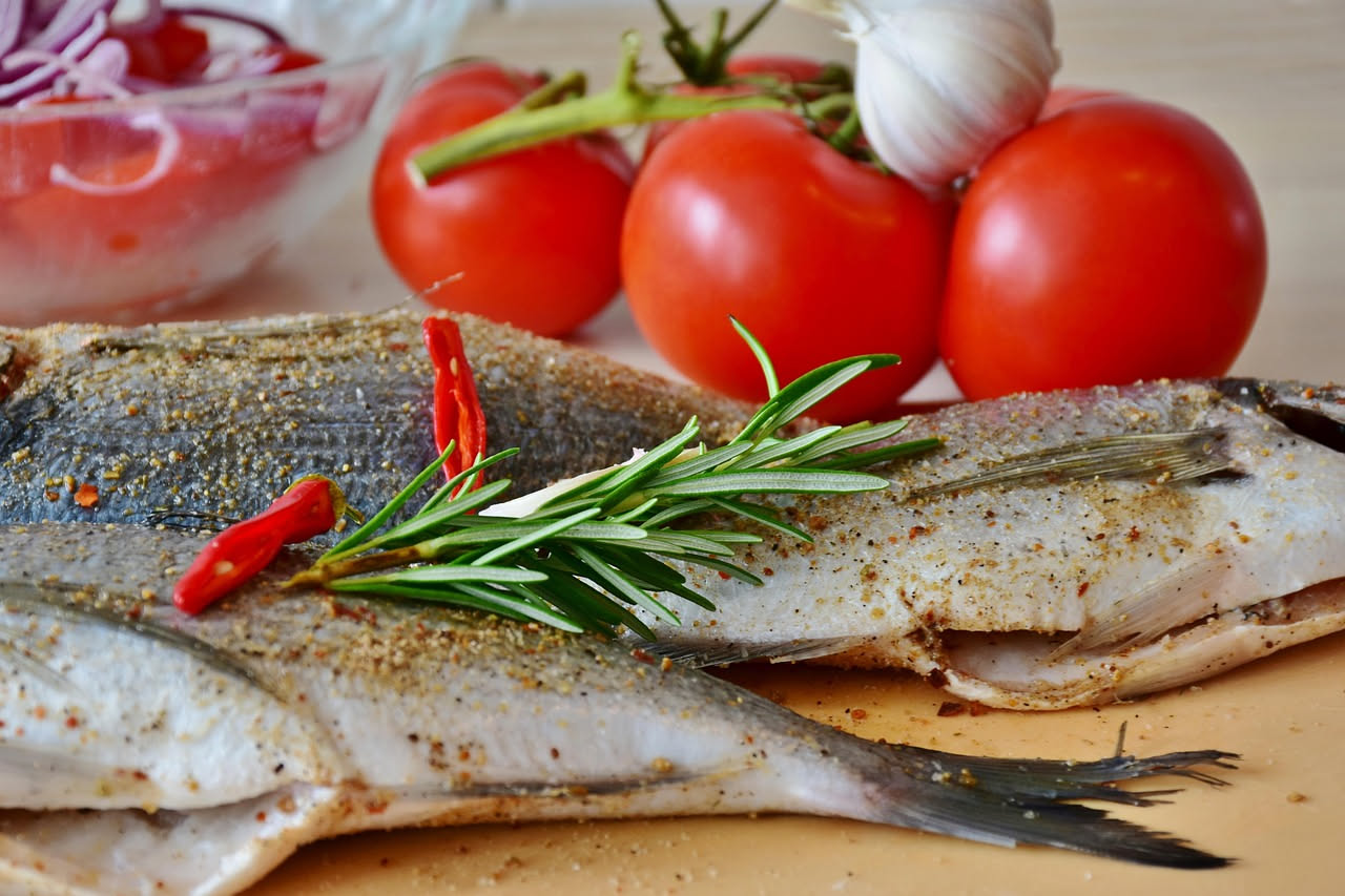 Cosa succede a chi mangia poco pesce d'estate: cosa sapere