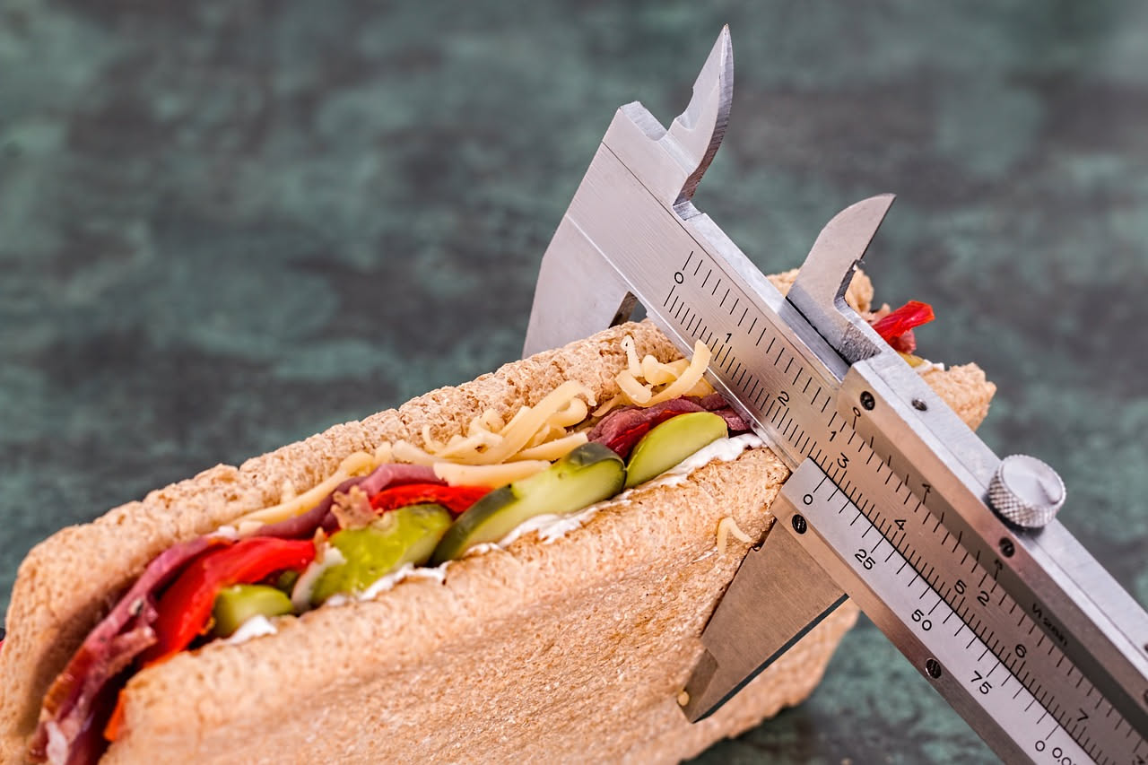 Cosa succede a chi non varia la dieta d'estate: cosa sapere